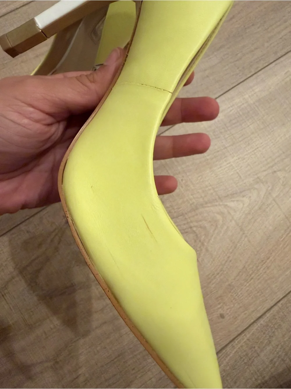 Guess yellow Stiletto Pumps